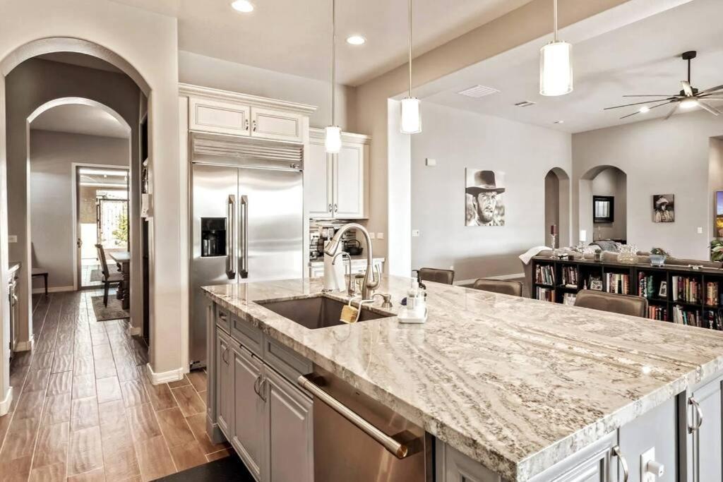 Phoenix Home With Heated Pool, Desert Views & Hot Tub Anthem ภายนอก รูปภาพ